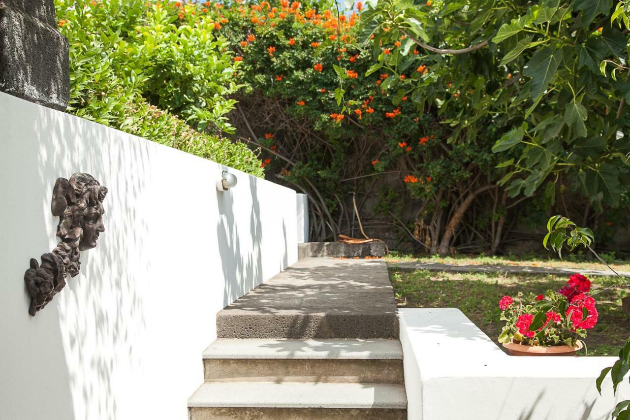 Villa Stromboli E Strombolicchio المظهر الخارجي الصورة
